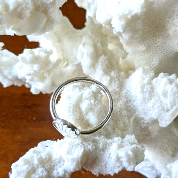 Sterling silver shell ring - Picture 3 of 8